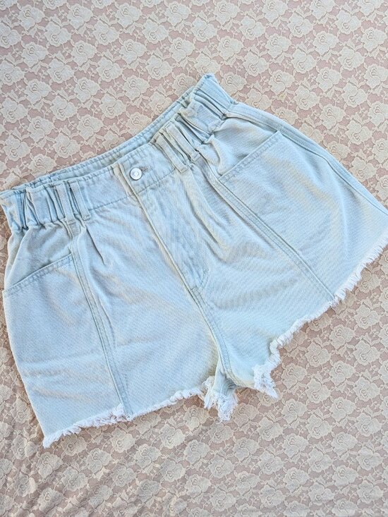 Peach Love California Pants - VGUC Peach Love California Light wash denim shorts with elastic button waist L